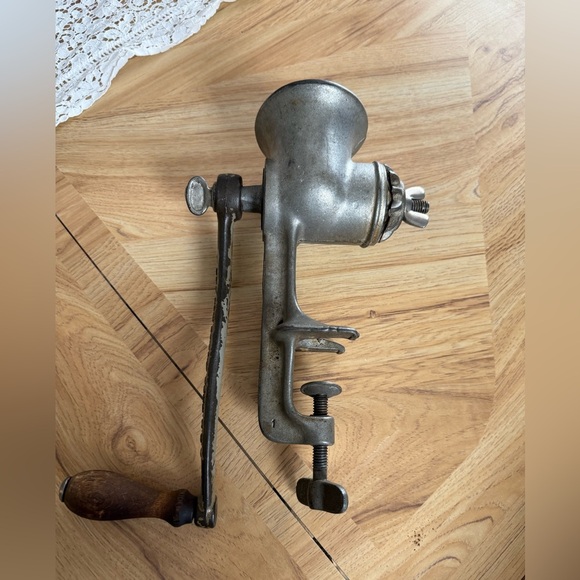 Vintage Meat Grinder Universal No. 2 Food Hand Crank Made In USA - Picture 4 of 7